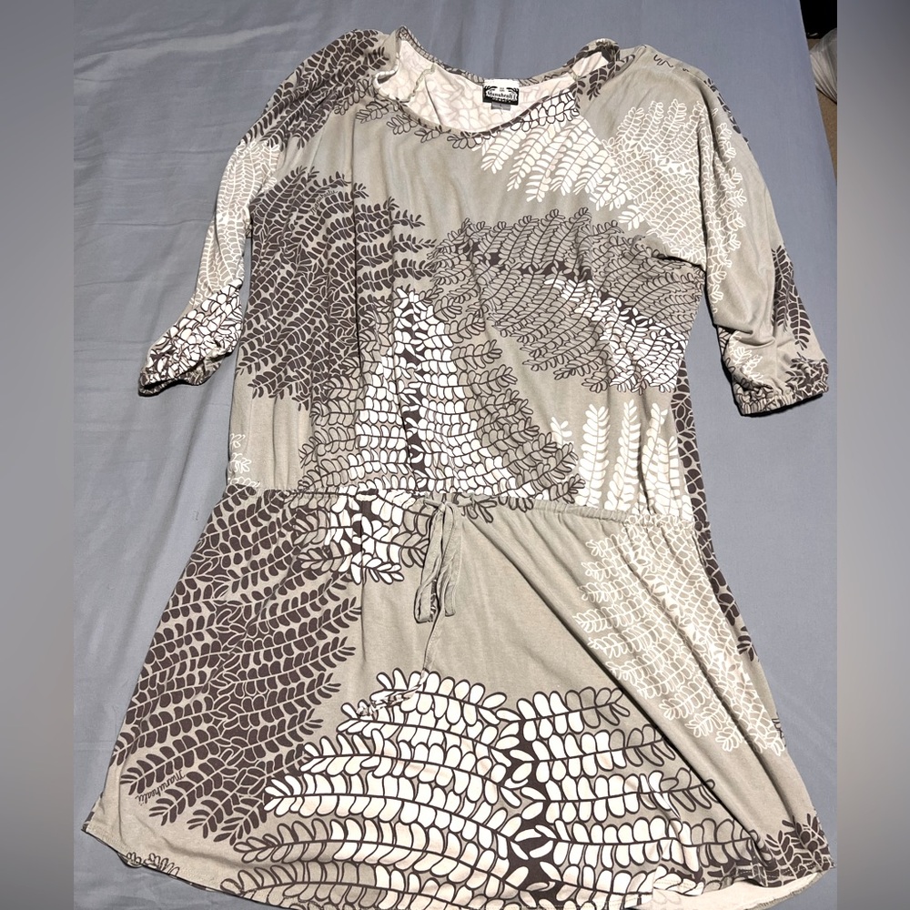 Manuheali’i grey and white tunic/dress. Size L.